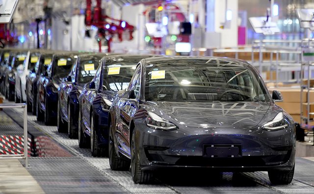 Tesla відкликає свої електромобілі через небезпечну помилку - 446583 Tesla відкликає свої електромобілі через небезпечну помилку - фото 446583