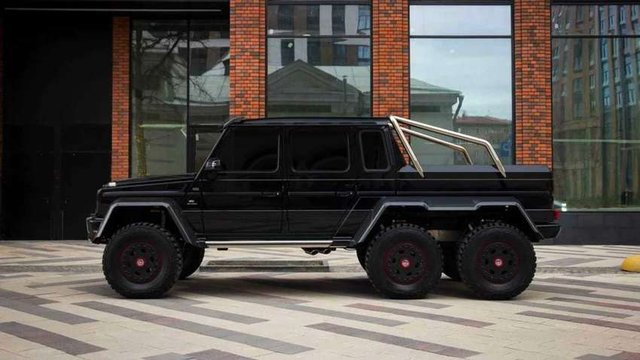 В Одесі помітили одну з найдорожчих іномарок України: ФОТО - фото 455028