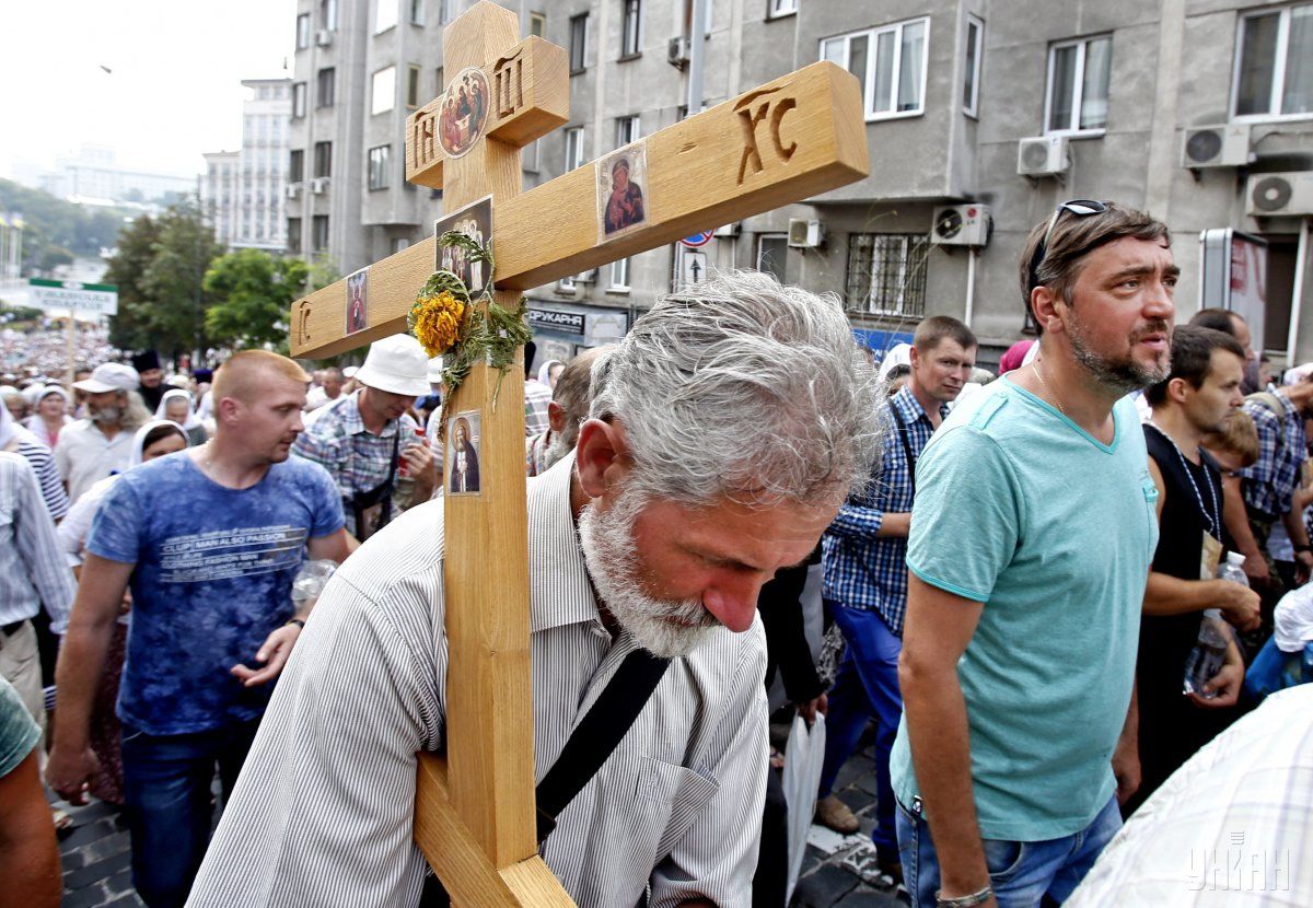 Учасники "хресної ходи" в Києві - фото 1