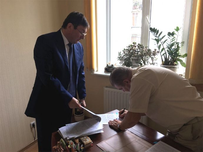 Луценко особисто оголосив підозру судді Швецю - фото 1