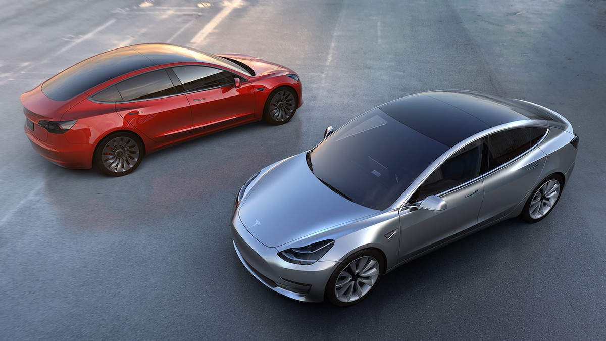 Tesla представила Model 3 в квітні, але на ринок електромобіль вийде з іншим дизайном - фото 1