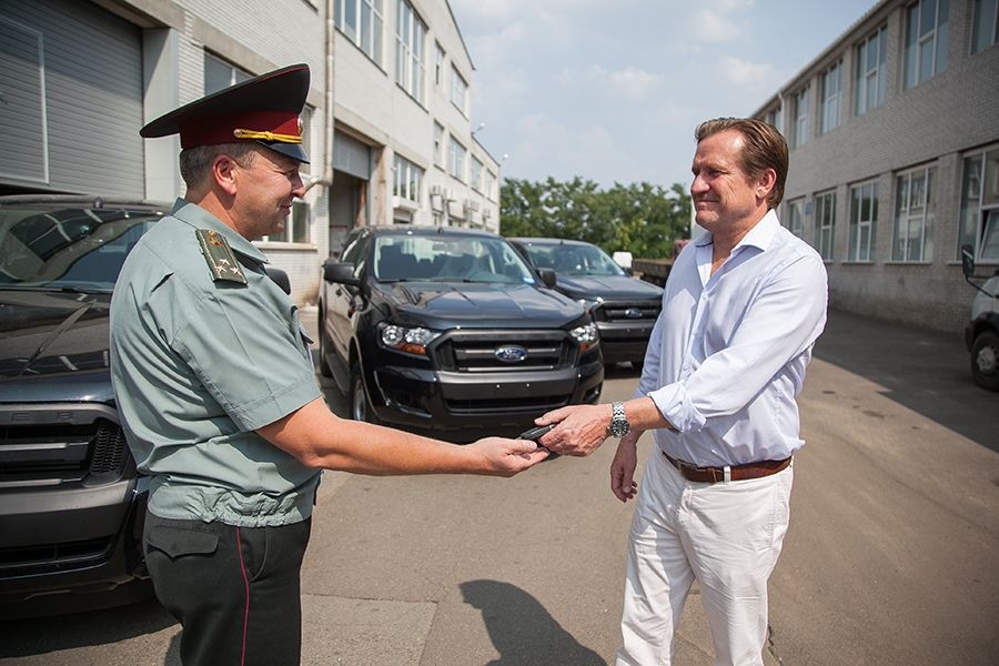 Нацгвардія отримала "шикарні" пікапи від Міноборони США