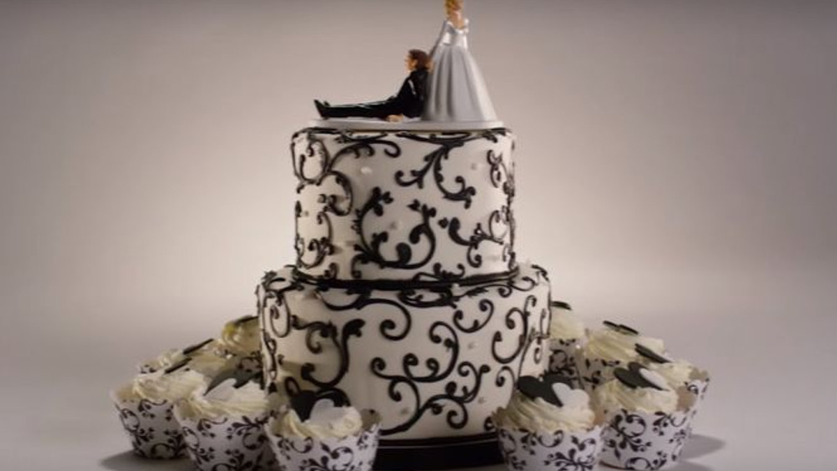 У новому ролику показали, як змінювалася мода на весільні торти - фото 1