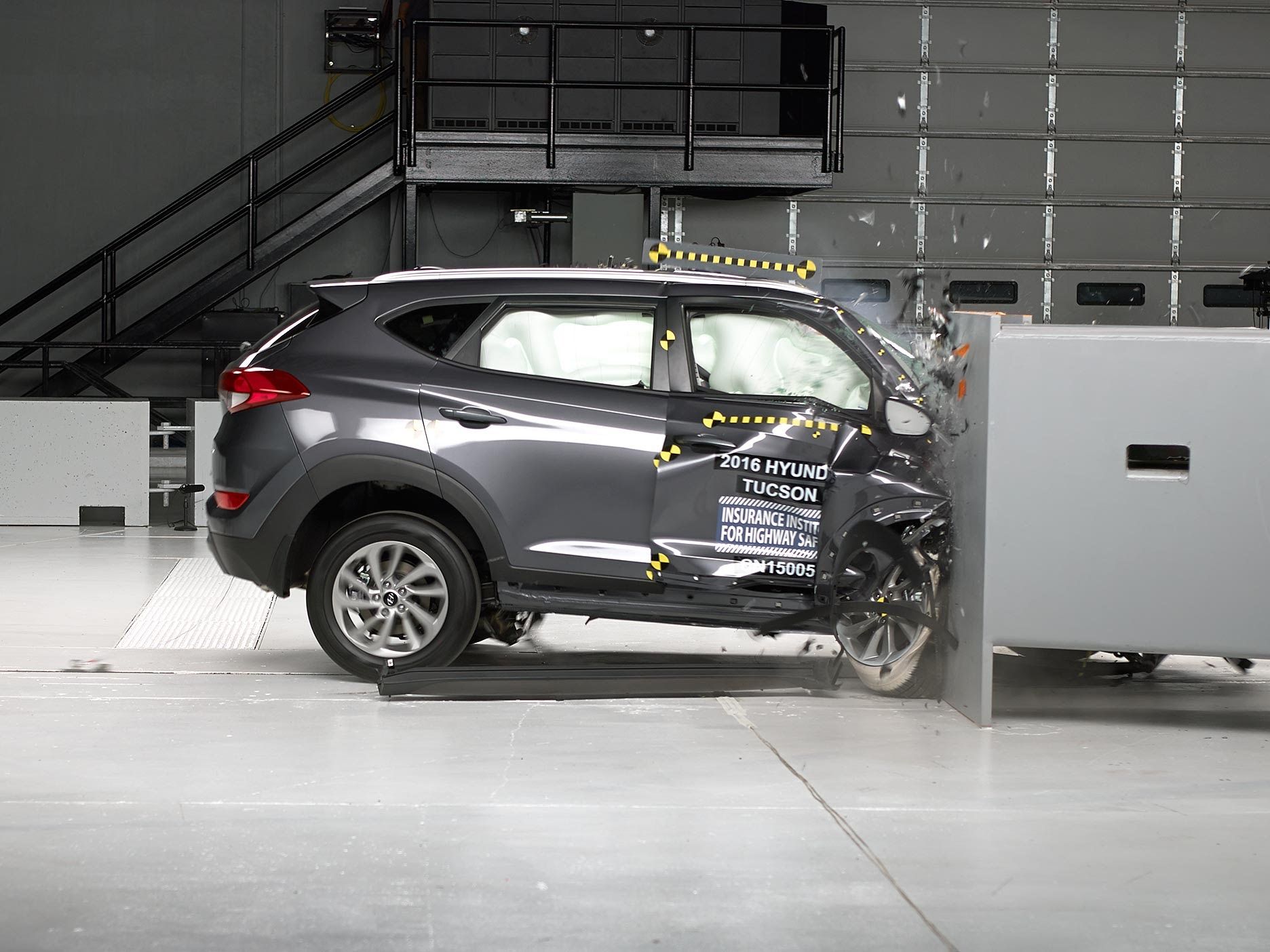 Показали 5 краш-тестів новинок авто від Hyundai