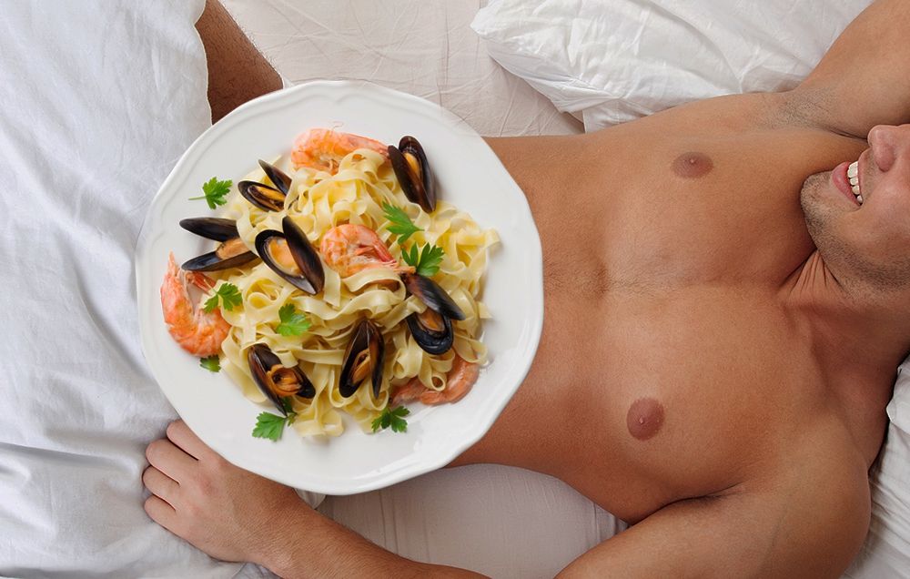 Жінки та чоловіки визначили, що краще — їжа чи секс