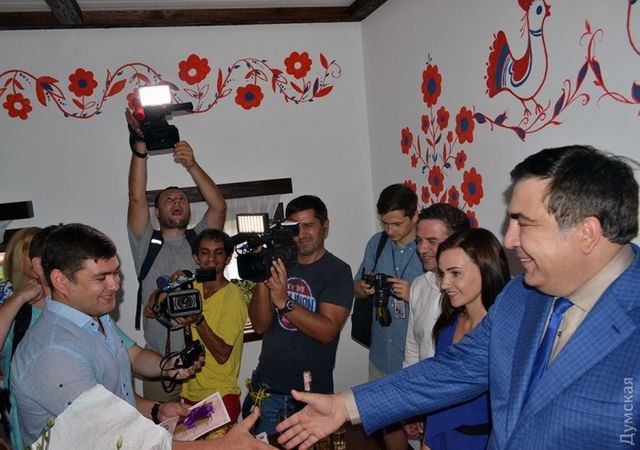 Губернатор першим привітав молодят із одруженням - фото 97269
