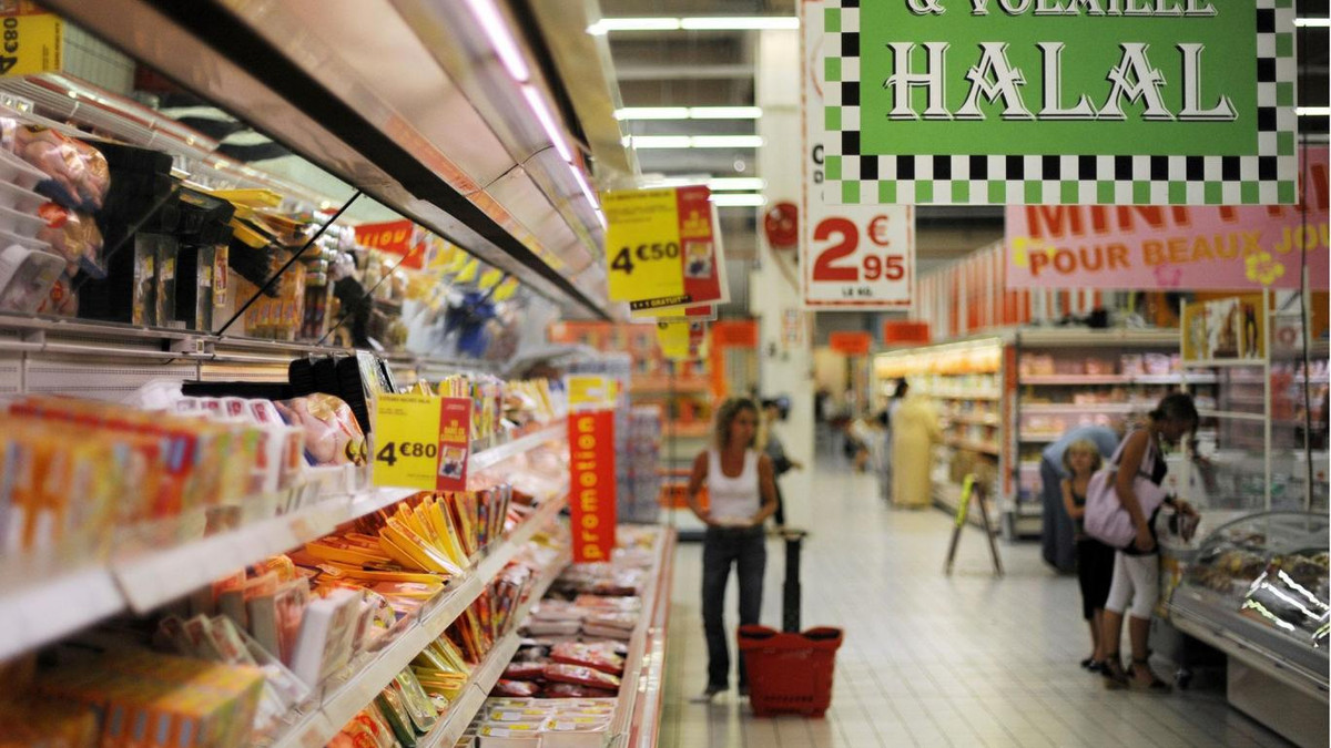 У Франції планують зачинити супермаркет через релігію - фото 1