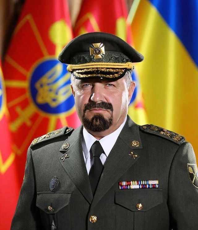 Радник Порошенка зробив підбірку фотожаб на Полторака - фото 99941