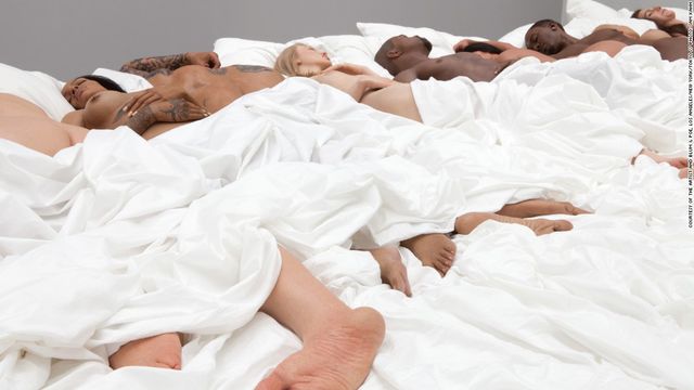 У Лос-Анджелесі засвітився голий Трамп - фото 100647