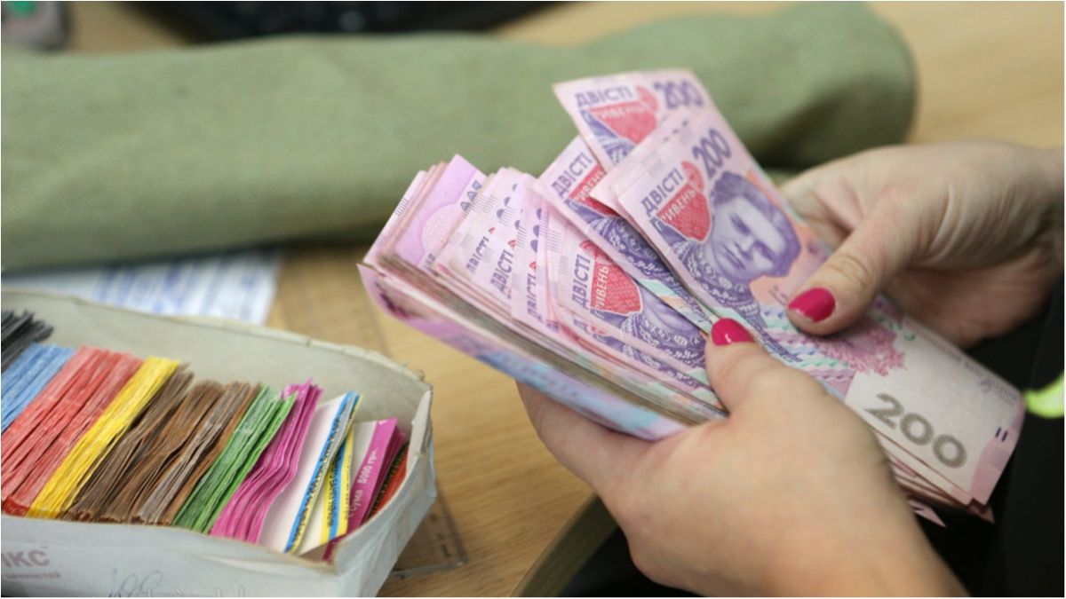 За перше півріччя 2016-го зарплата в Україні зросла на 22%. - фото 1