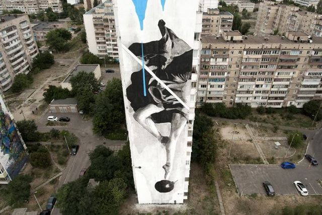 Митець із Греції прикрасив Київ новим муралом- фото 97703