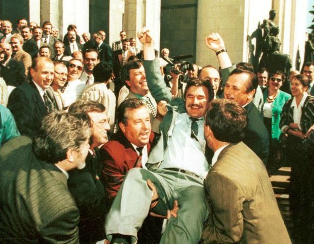 Рада прийняла Конституцію - фото 100141