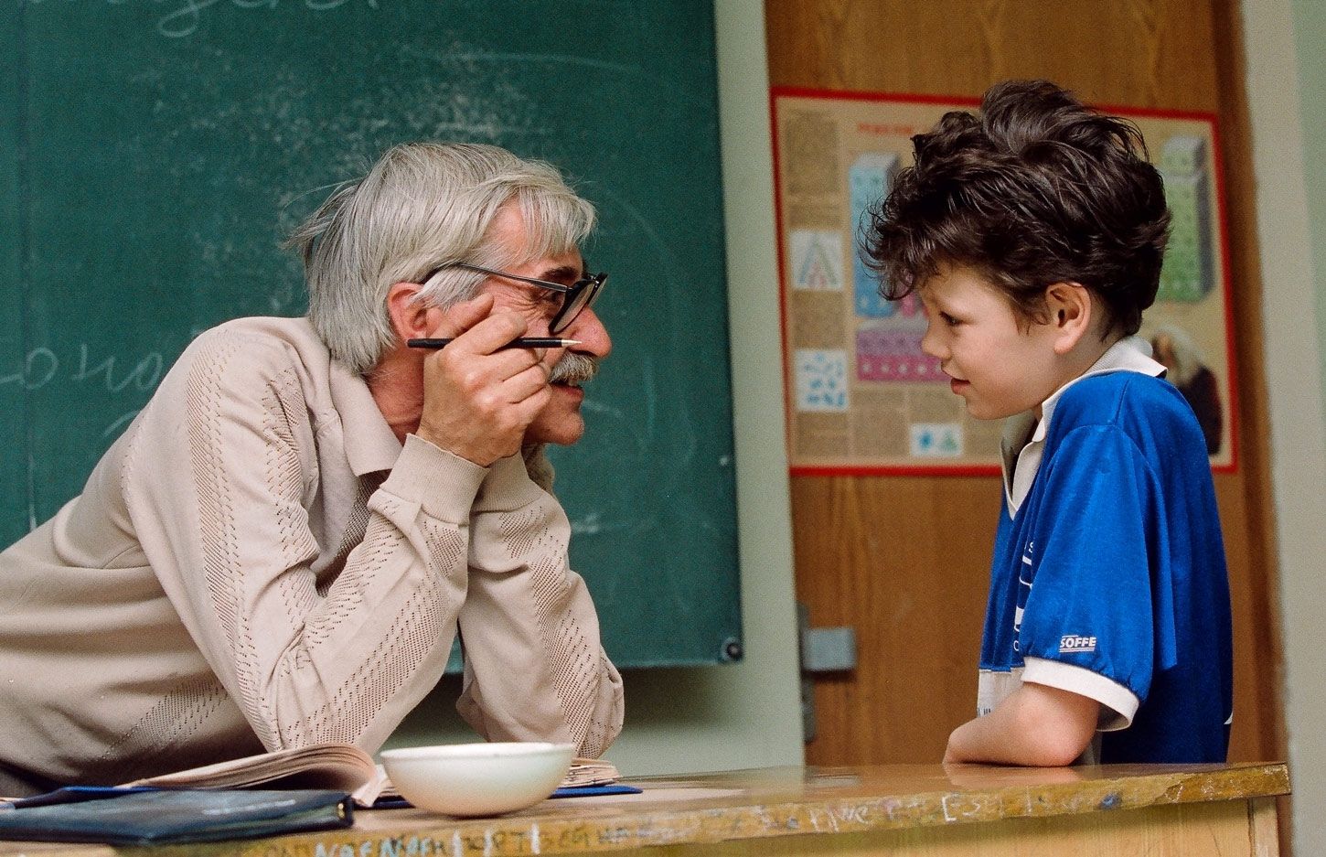 Гройсман обіцяє підняти зарплати вчителям