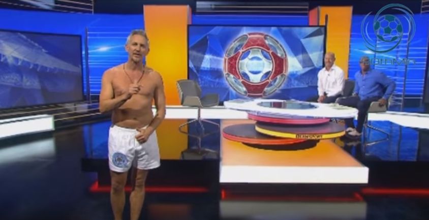 Екс-футболіст збірної Англії провів прямий ефір у трусах