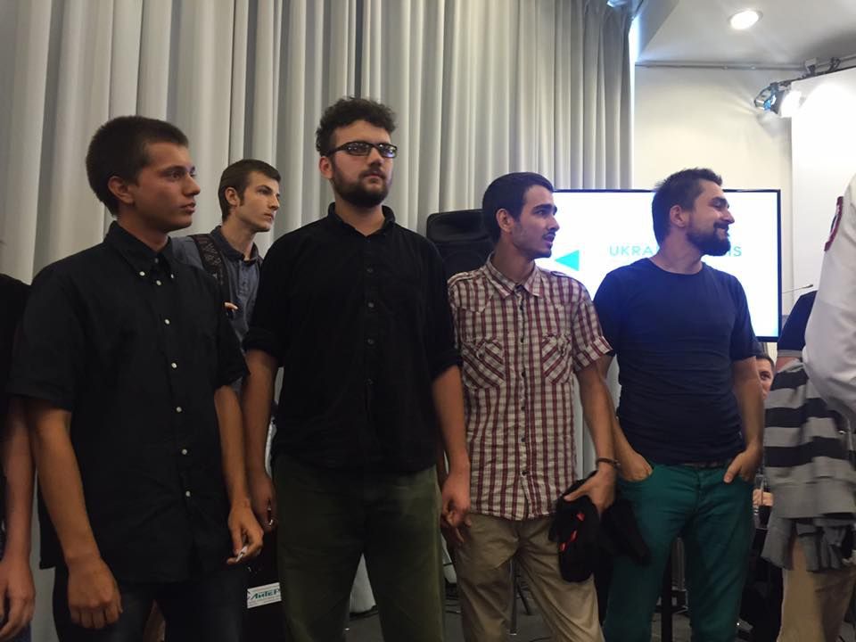 Волонтер: Студентів-виродків потрібно відправити на війну