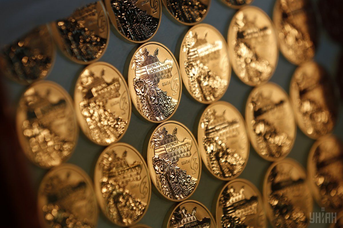 Унікальні золоті монети на честь 25-річчя незалежності України продадуть з аукціону