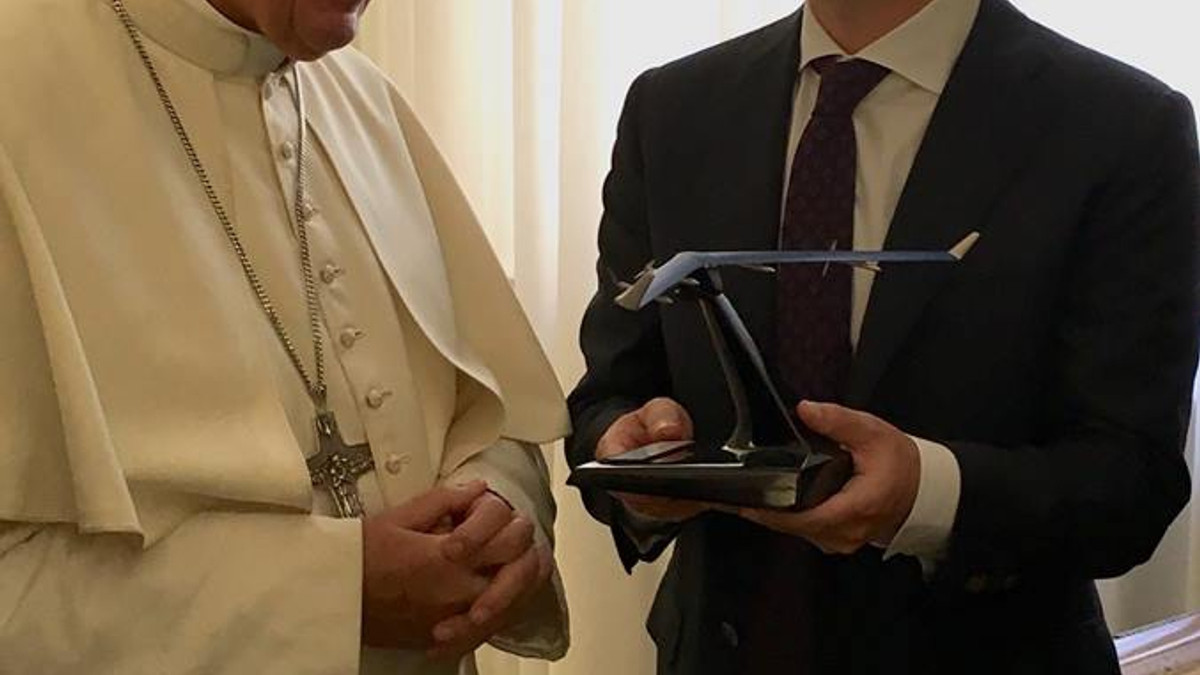Цукерберг і Папа Римський Франциск - фото 1