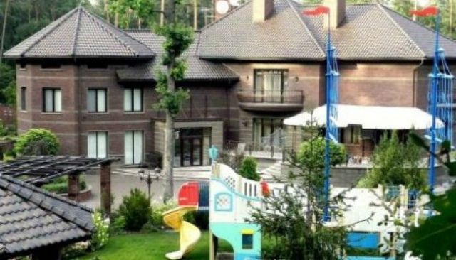 Суд взяв під арешт будинок екс-заступника Пшонки Кузьміна