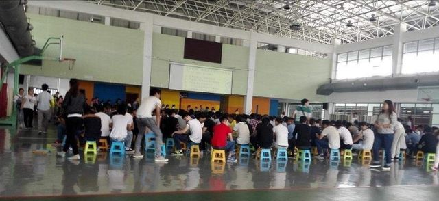 Мережу жахнули фото гуртожитків робочих Apple 
 - фото 100616