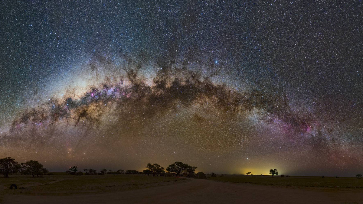 З'явилося неймовірне фото Чумацького Шляху над пустелею - фото 1