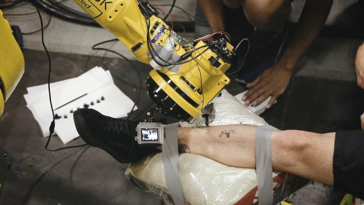 Створили першого у світі робота тату-майстра - фото 1