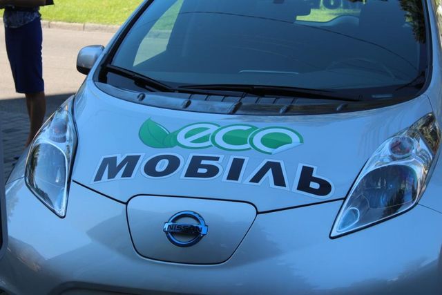 У Дніпрі поставили першу безкоштовну заправку для електромобілів - фото 100701