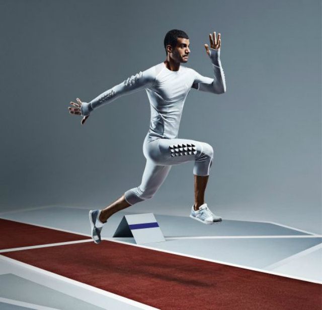 Голландці одягнули спортсмена у матеріал для презервативів