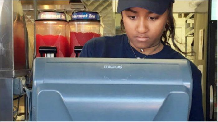 Донька Обами підробляє в рибному ресторані