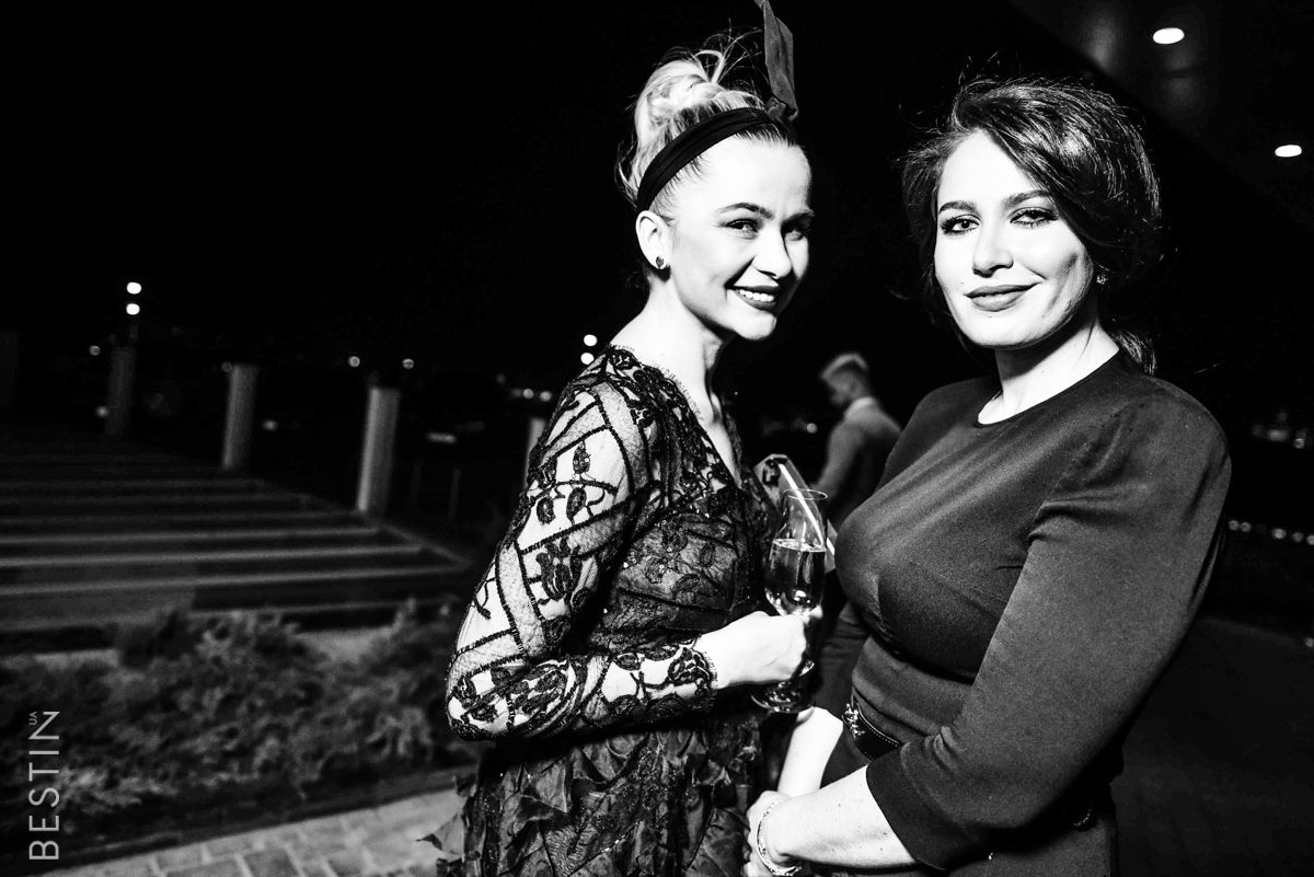 Скандальна екс-регіоналка відзначила свій день народження в компанії українських зірок