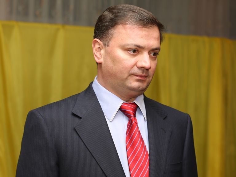 Екс-регіонала, якого підозрюють у створенні "ЛНР", взяли під арешт - фото 1
