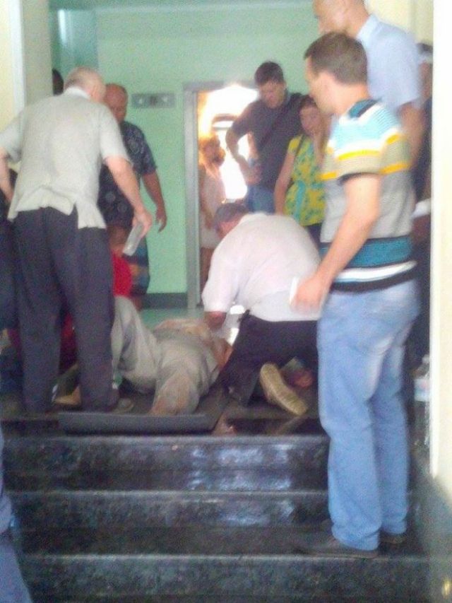 Гірник на знак протесту підпалив себе у Міненергетики - фото 98370