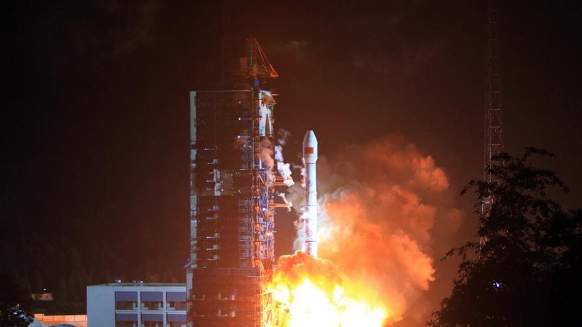 Запустили перший китайський супутник мобільного зв'язку - фото 1
