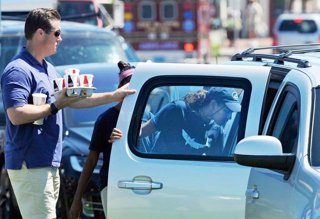 Донька Обами підробляє в рибному ресторані
 - фото 97894