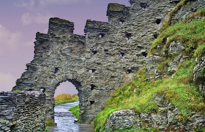 Вчені знайшли руїни ймовірного замку короля Артура - фото 1