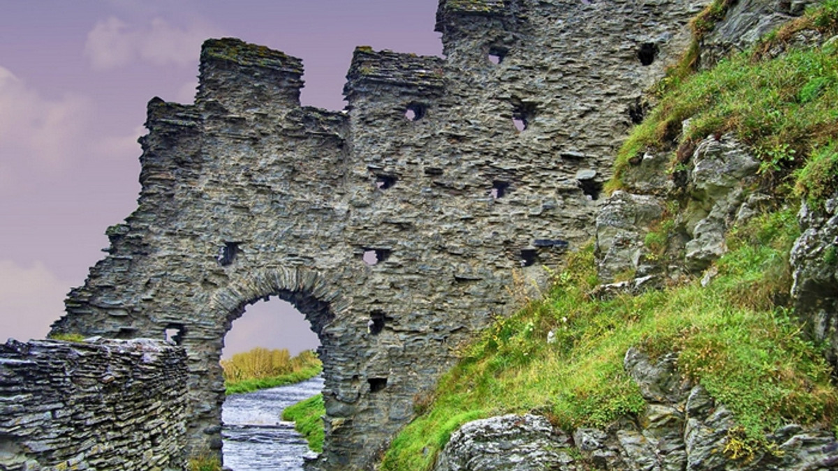 Вчені знайшли руїни ймовірного замку короля Артура - фото 1