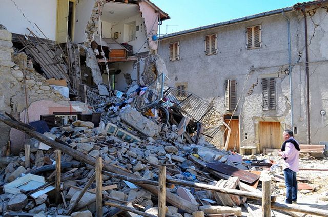 Землетрус в Італії: моторошні фото міста-руїни - фото 100223