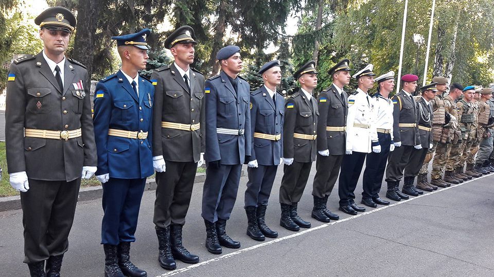 Полторак побачив, у чому тепер ходитимуть військові