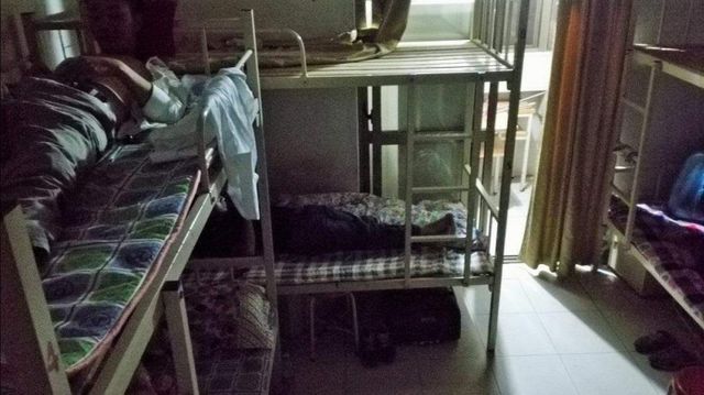 Мережу жахнули фото гуртожитків робочих Apple 
 - фото 100614