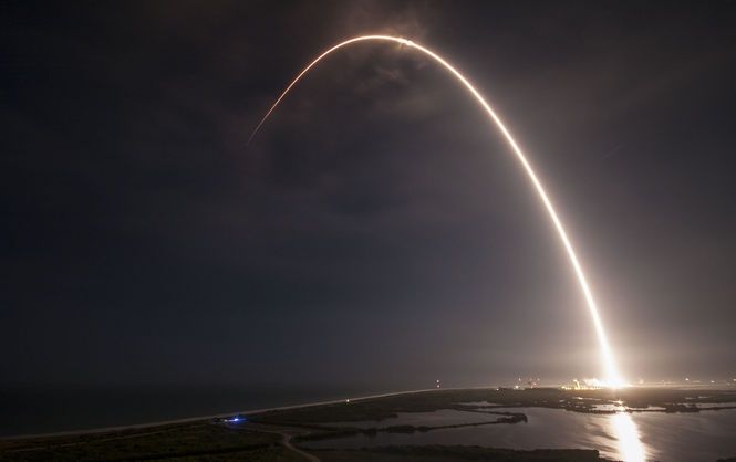 SpaceX планує здійснити перший повторний запуск Falcon 9 восени. - фото 1