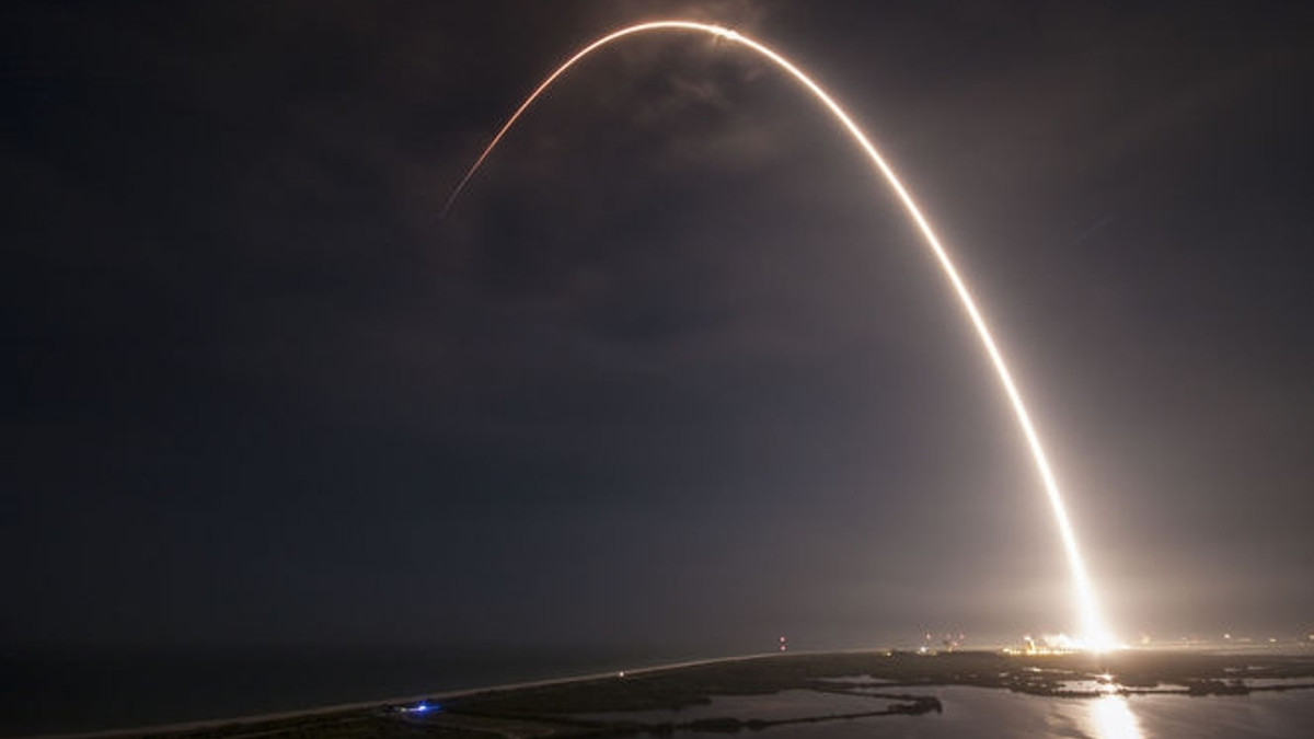 SpaceX планує здійснити перший повторний запуск Falcon 9 восени. - фото 1