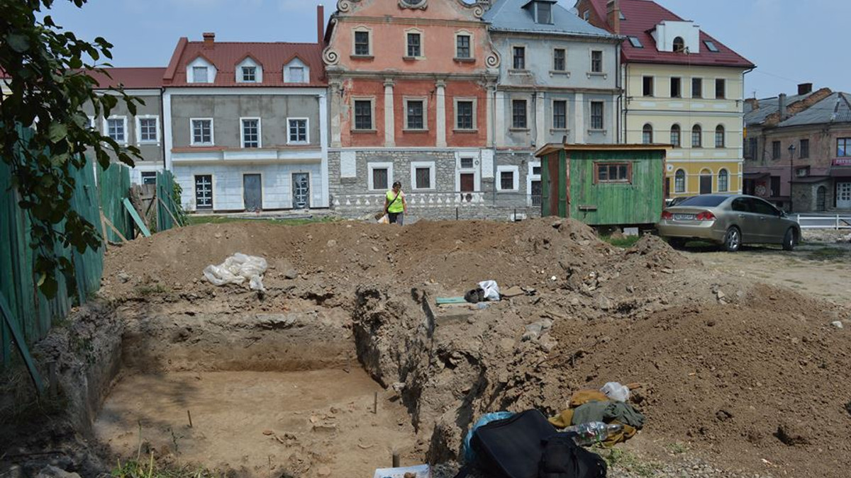 Розкопки велися у самому центрі Кам'янця-Подільського - фото 1