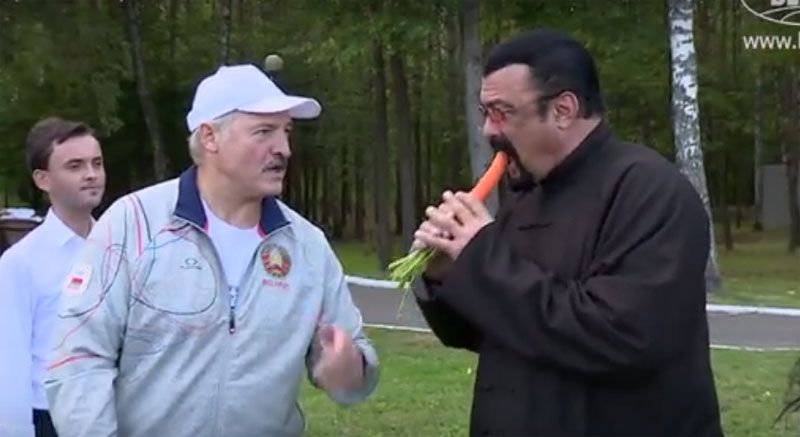 Лукашенко нагодував морквою голлівудського актора