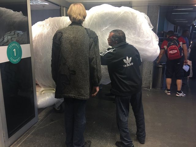 Росіяни не вилетіли вчасно з Ріо через величезну матрьошку - фото 99960