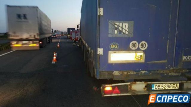 Жахлива ДТП під Києвом: вантажівка збила 9 велосипедистів
 - фото 101155