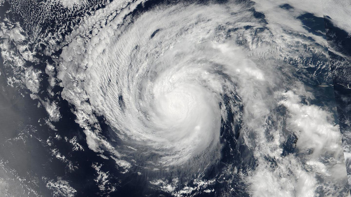 У NASA показали, як виглядають урагани з космосу - фото 1