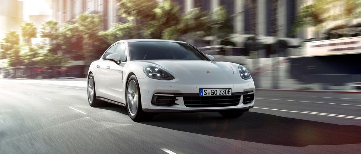 Представлений новий потужний Porsche Panamera