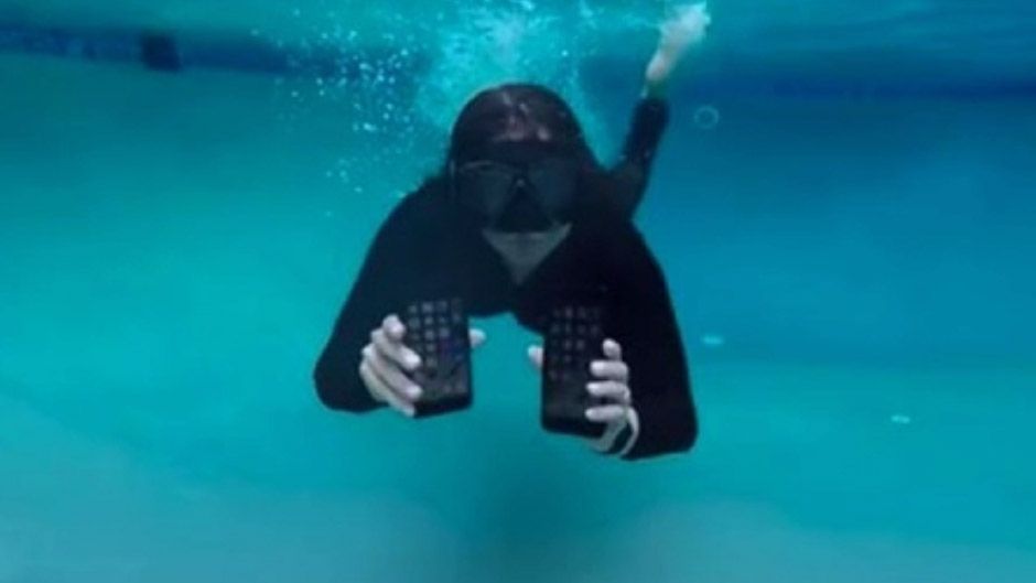 Новенькі iPhone випробували під водою