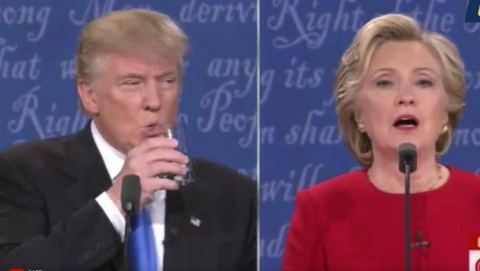 У мережі вказали на кумедну деталь у дебатах Трампа з Клінтон: вірусне відео