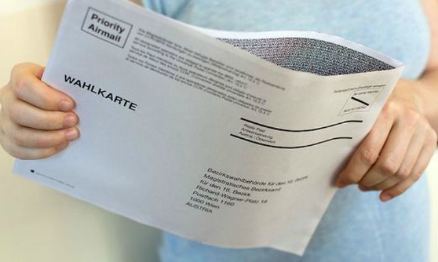 Австрія переносить вибори президента через поганий клей