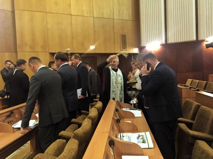 В облраді Івано-Франківська освятили систему електронного голосування - фото 1